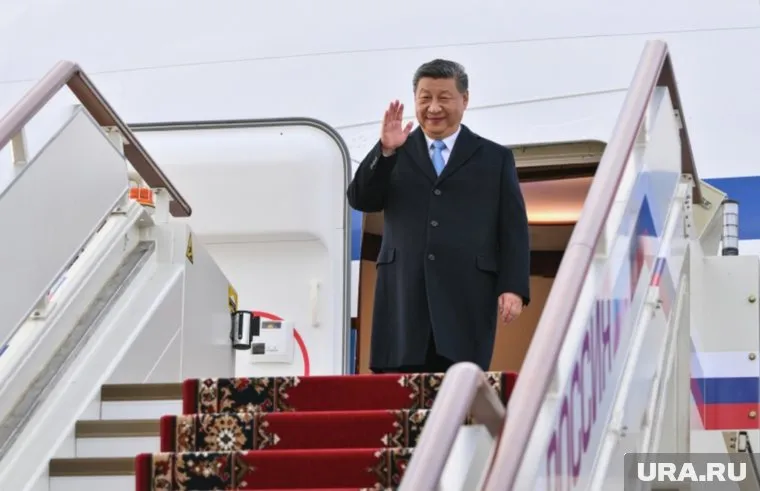 Си Цзиньпин прибыл в столицу РФ для участия в торжествах по случаю 80-й годовщины Победы
Фото: Григорий Сысоев/РИА Новости