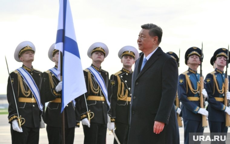 У трапа Си ожидало отделение почетного караула, а также военный оркестр.
Фото:Григорий Сысоев/РИА Новости