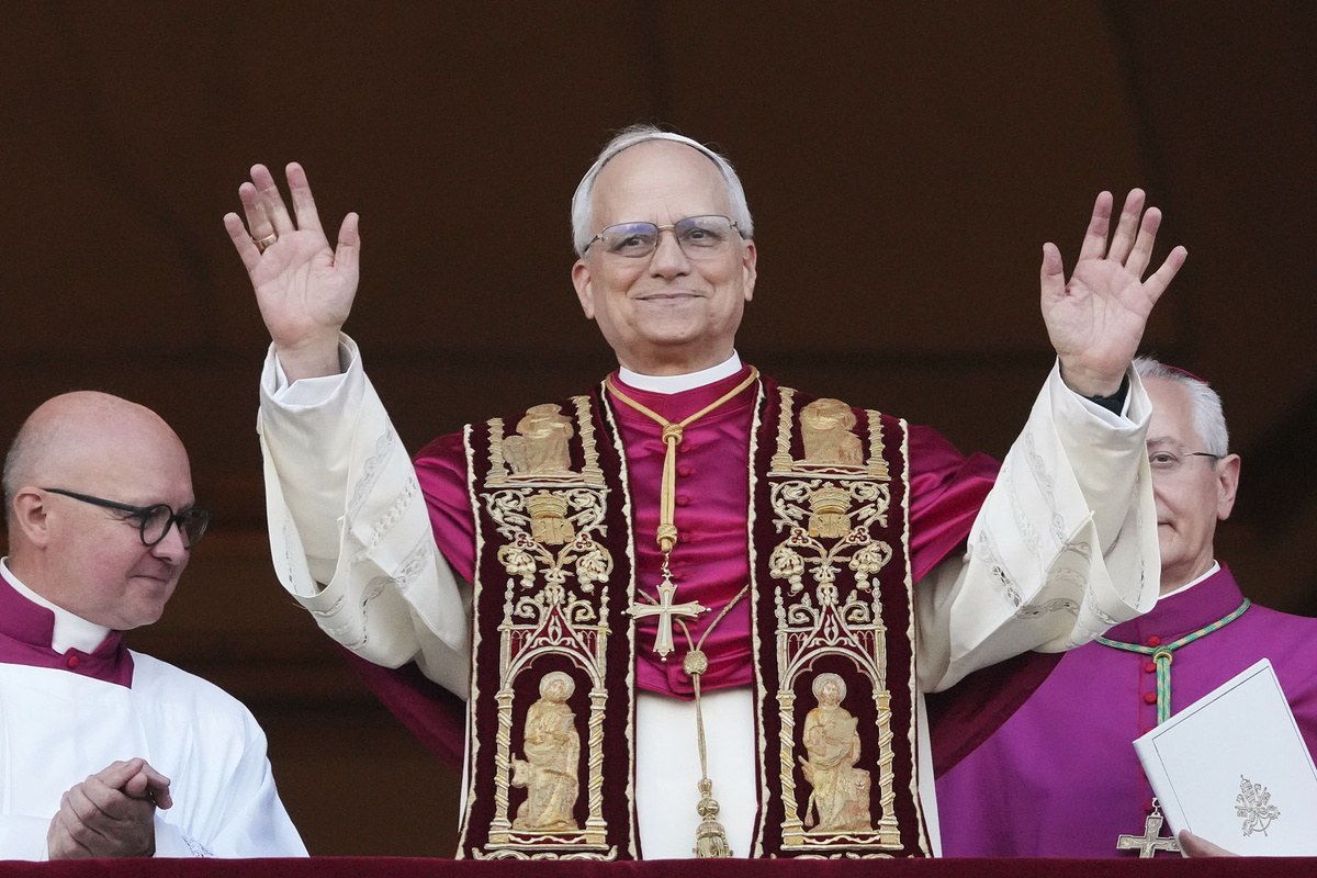    Роберт Фрэнсис Прево, теперь — Лев XIV