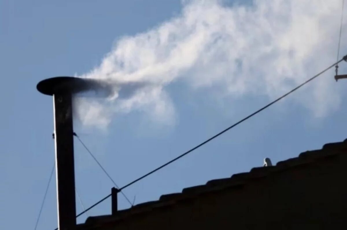    Появились кадры выхода белого дыма из трубы Сикстинской капеллы в Ватикане