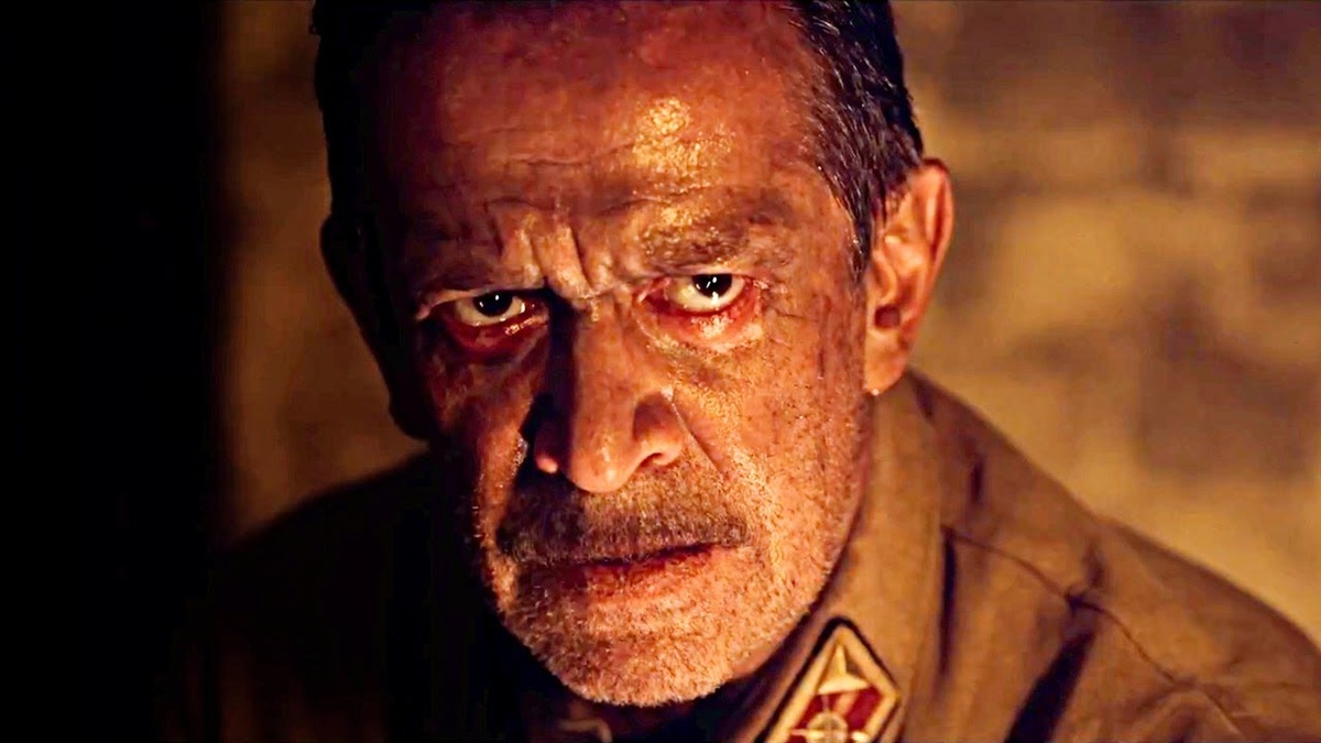 Мощная заставка к фильму не может не привлекать внимания 