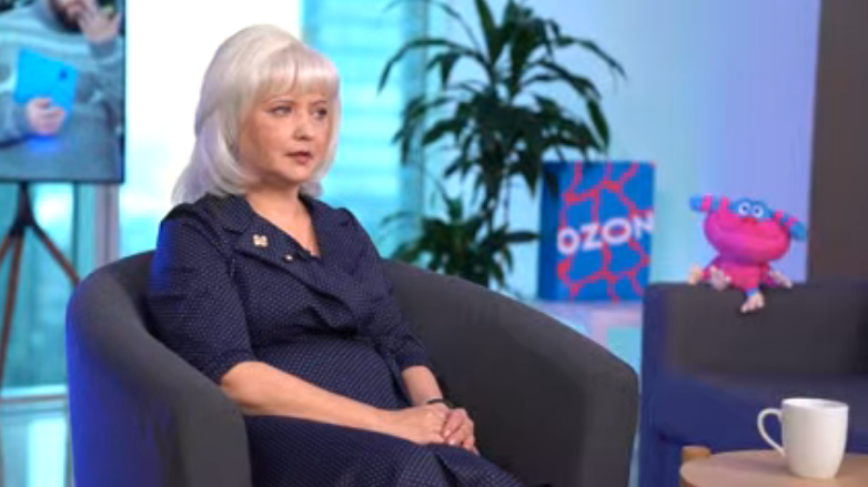 Скриншот из видео в группе "Озона" в соцсетия "ВКонтакте".