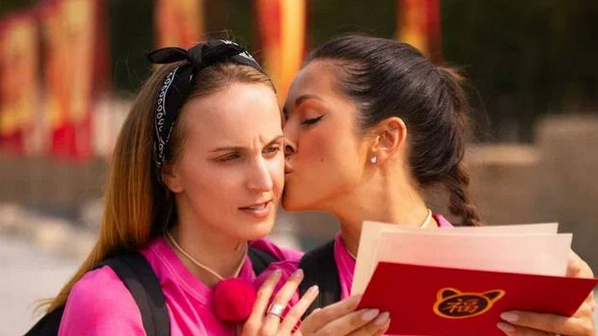 Кадр из шоу "Сокровища императора"/ ТНТ
