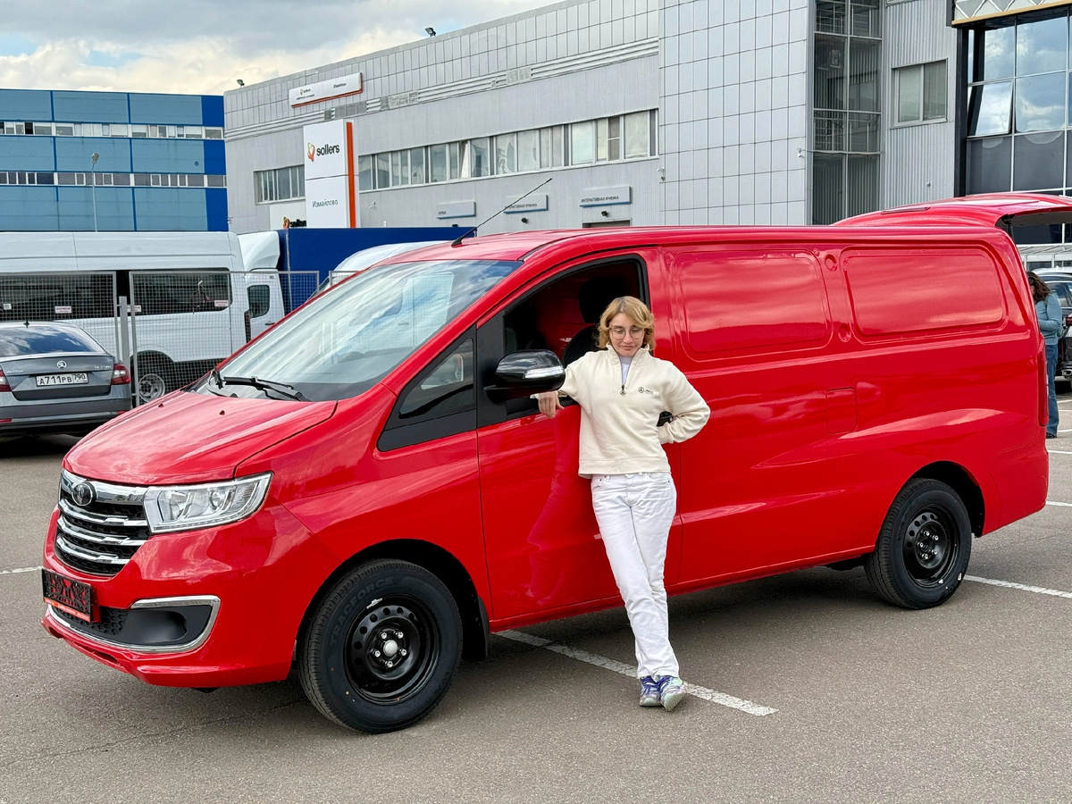 Автор материала Татьяна Елисеева тестирует новый фургон из Татарстана.