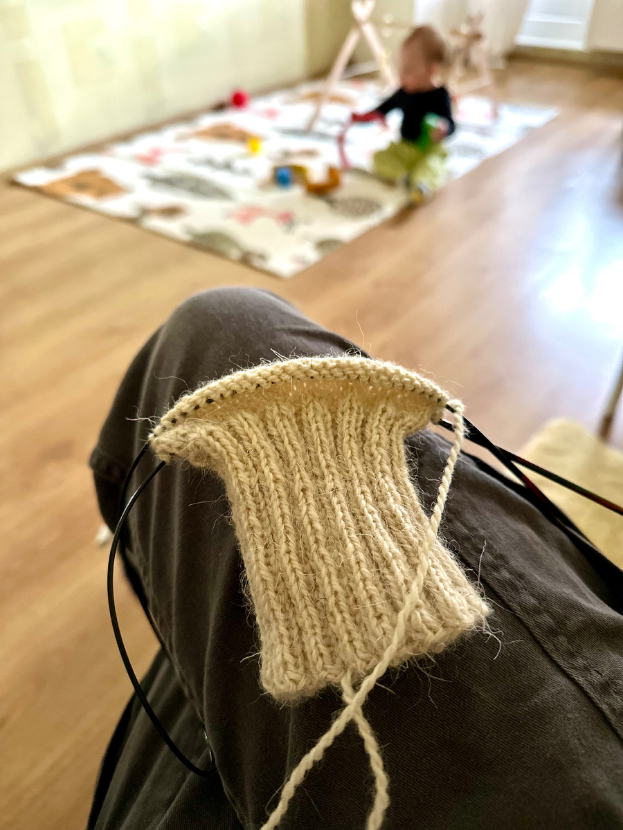 Очередные рустикальные носочки из овечьей шерсти