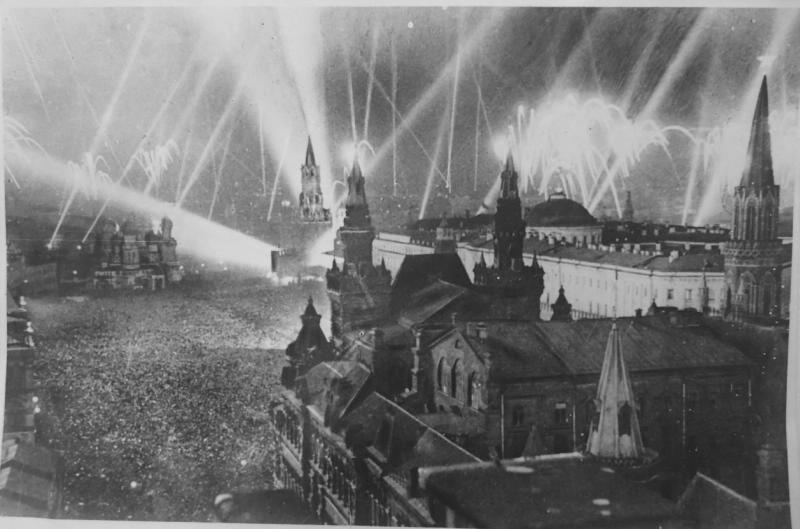 Салют Победы в Москве весна 1945 года 