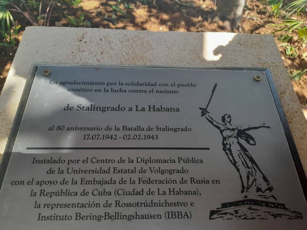 Мемориальная доска в Гаване, открытая накануне 80-летия Победы 