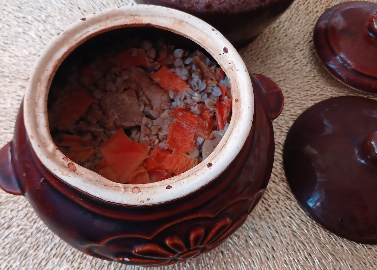 свинина с гречкой и овощами