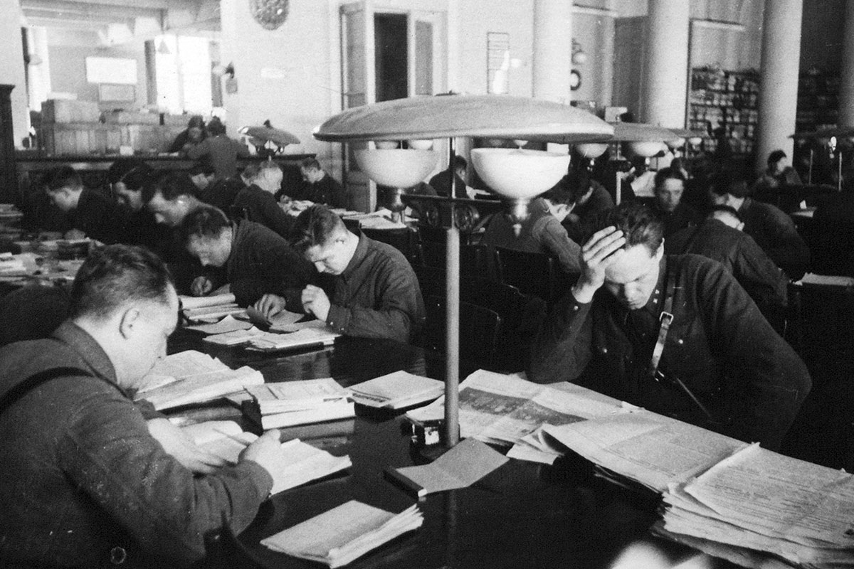 Главный читальный зал в Доме Пашкова. 1941. Фото: архив РГБ