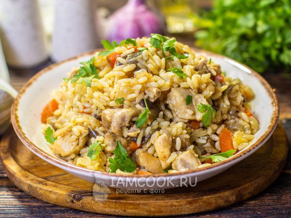 7 способов приготовить курицу с рисом по-новому: рецепты, после которых плов точно не первый в очереди (хотя он тоже хороший)
