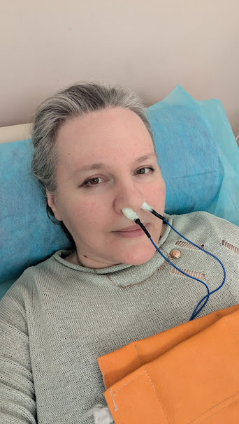 Ватные турунды смачиваются в мексидоле и помещаются на концы электродов. На руке фиксируется повязка, в которой фиксируются электроды другой полярности, чтобы обеспечить действие тока. 