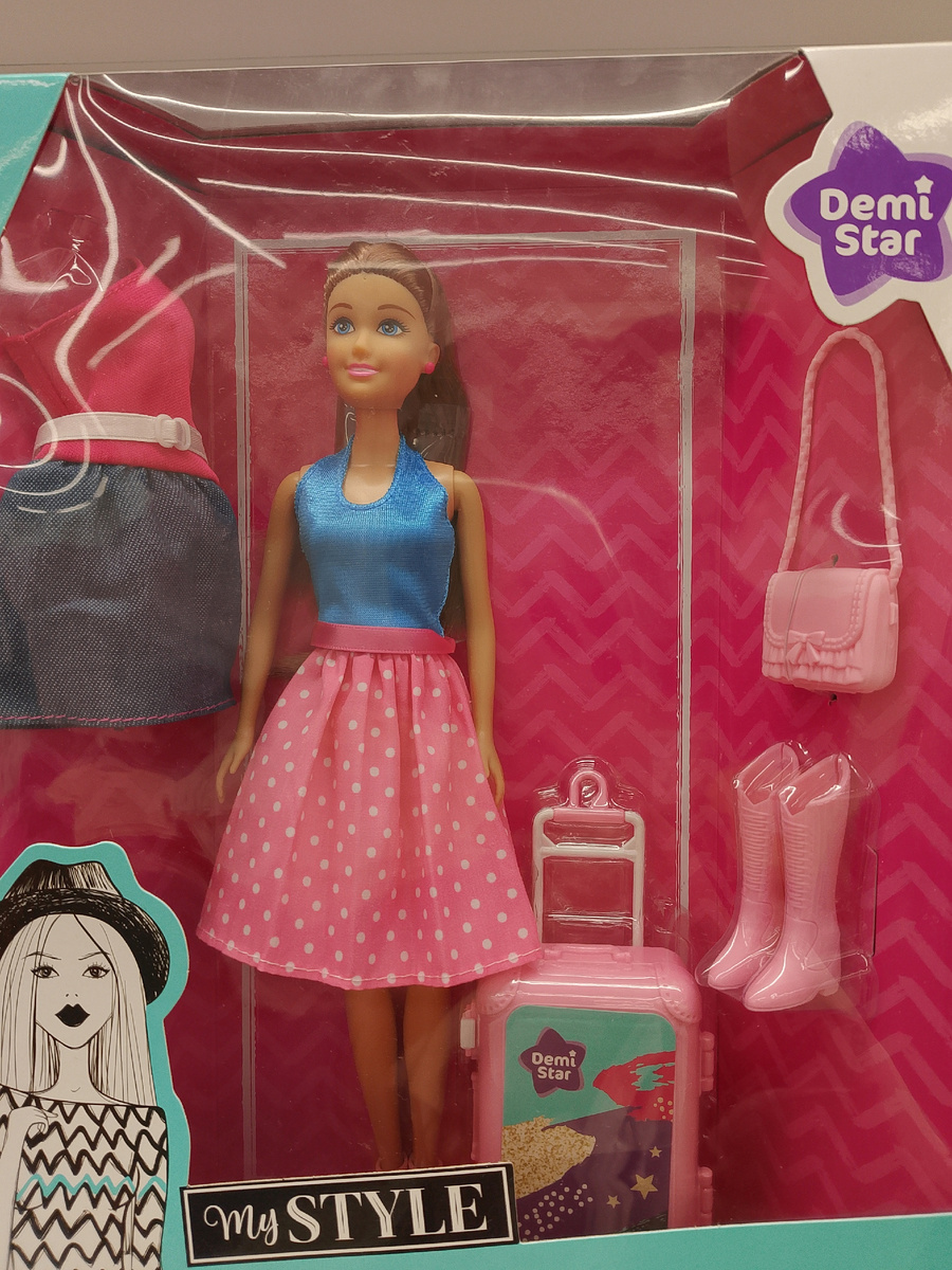 Мой спутник сказал, что эта кукла похожа на мою малышку Аню))) как-будто уже выросла в старшеклассницу😁