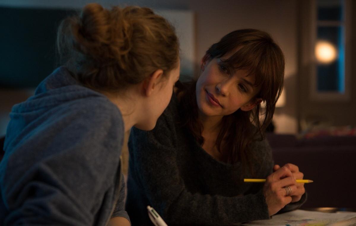 Героиня с дочерью-подростком 