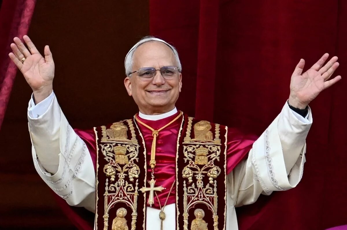    Кардинал Роберт Прево из США избран новым папой Римским.