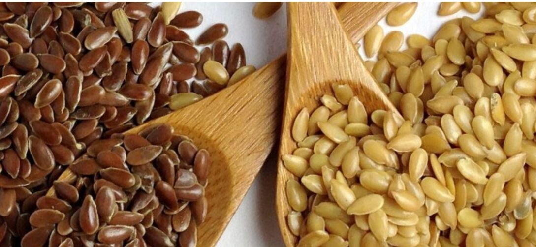 Коричневые зерна и золотые.