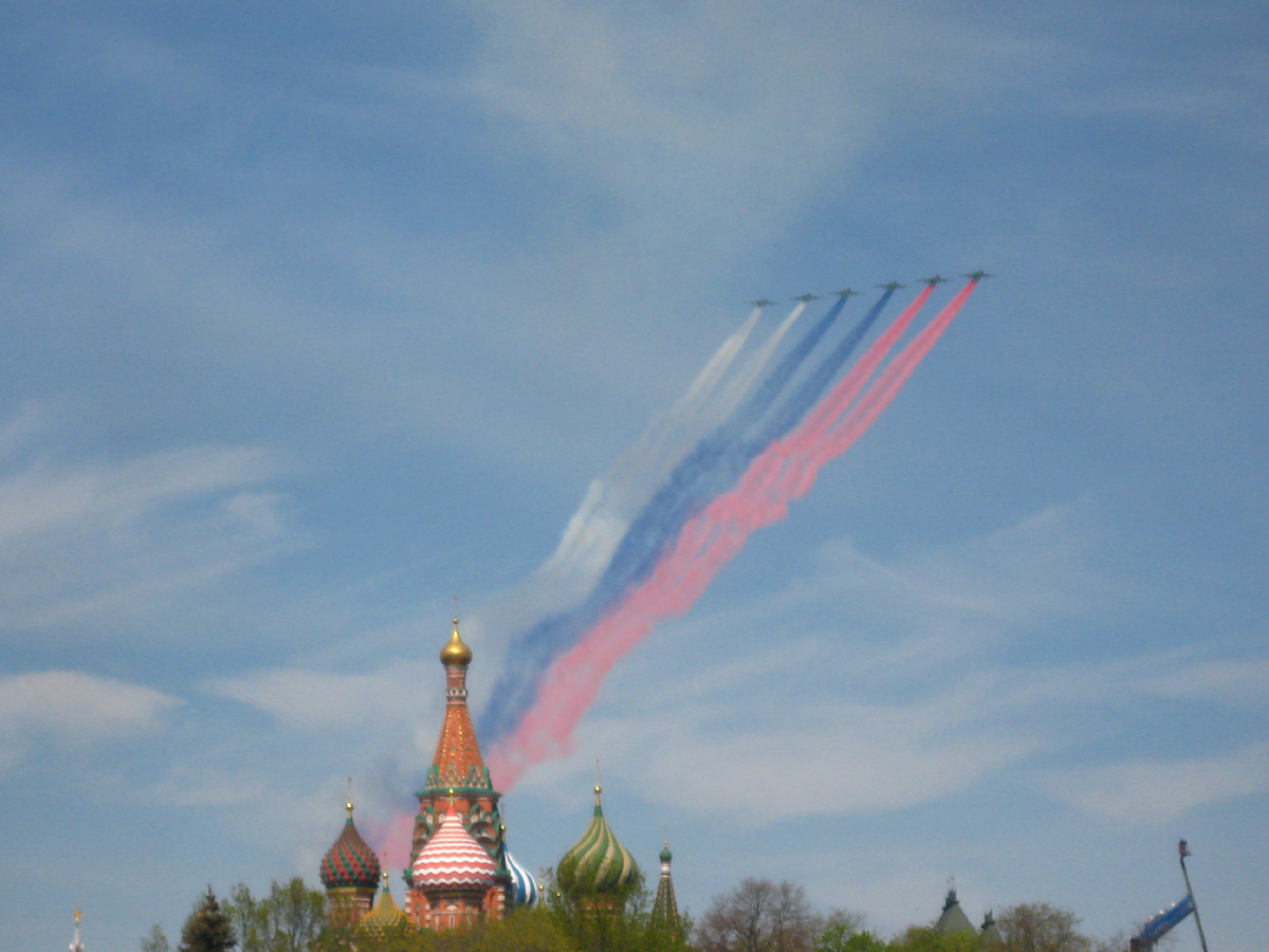 Триколор вживую над Красной площадью