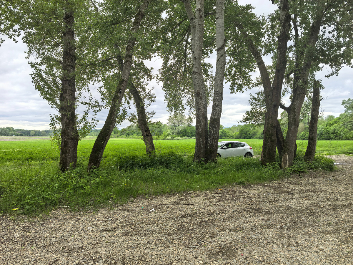 Машину оставил на отсыпанной площадке через дорогу от начала маршрута.