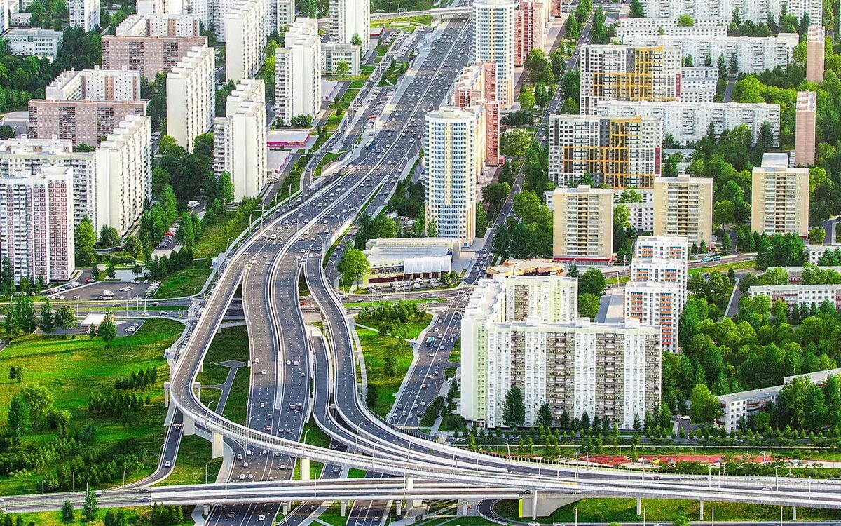 С 15 февраля 2025 года проезд по магистрали стал платным не только для транзитных легковых автомобилей и автобусов (въезд на МСД грузовикам, кроме имеющих пропуска, запрещен) из регионов РФ или с иностранными номерами, но и для транспорта, зарегистрированного в Москве и Московской области (Фото: Официальный сайт «Московский скоростной диаметр»)