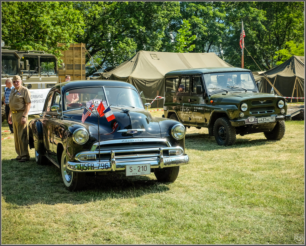 УАЗ Хантер "Маэстро" на котором я принимал участие в фестивале Auf Radern Und Ketten на церемонии награждения. Фото: М. Рябинин