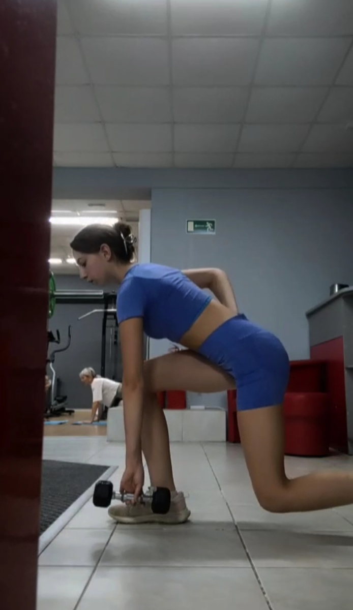 Первое время работала только с лёгкими весами, чтобы отточить технику.