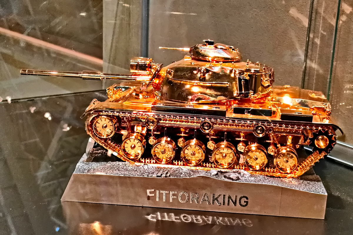 А вот танкам всё-таки лучше быть памятными, музейными и сувенирными 