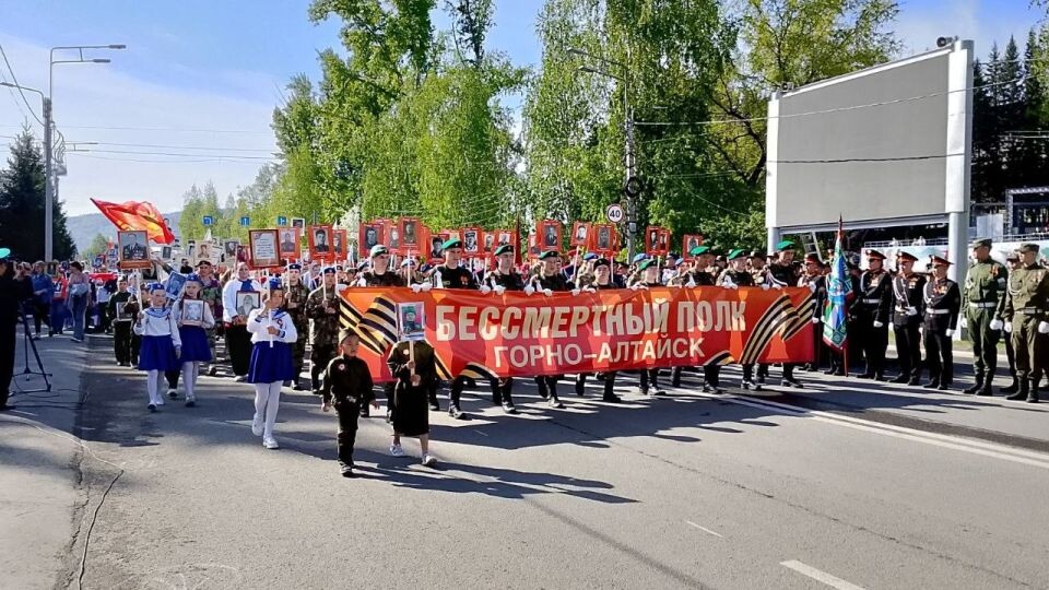   "Бессмертный полк" в Горно-Алтайске, 9 мая 2025. Источник: "Толк"