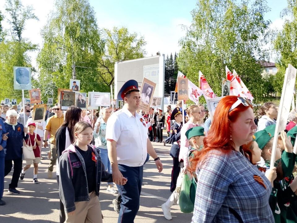    "Бессмертный полк" в Горно-Алтайске, 9 мая 2025. Источник: "Толк"