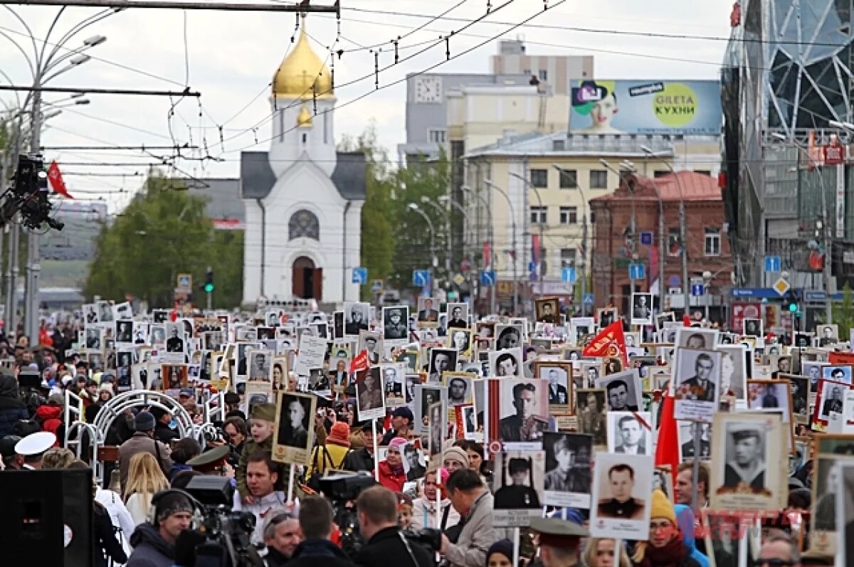    Бессмертный полк 9 мая 2025 года в Новосибирске: прямая онлайн-трансляция