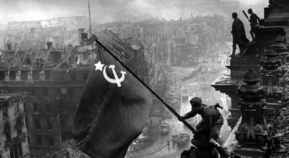 Знамя Победы над рейхстагом. Моё знакомство с автором фотографии
