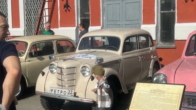     Выставка ретро-техники в Барнауле на День Победы. Altapress.ru