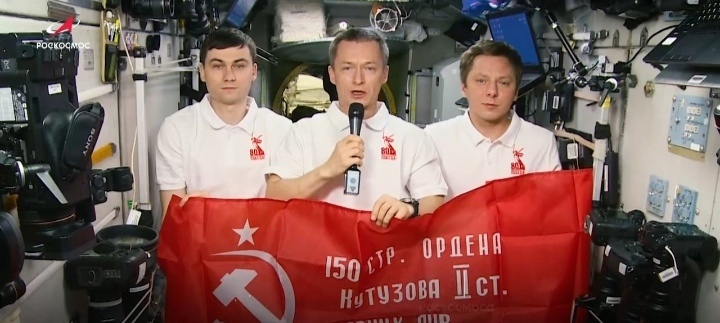    Космонавт из Югры поздравил жителей России с 80-й годовщиной Великой Победы