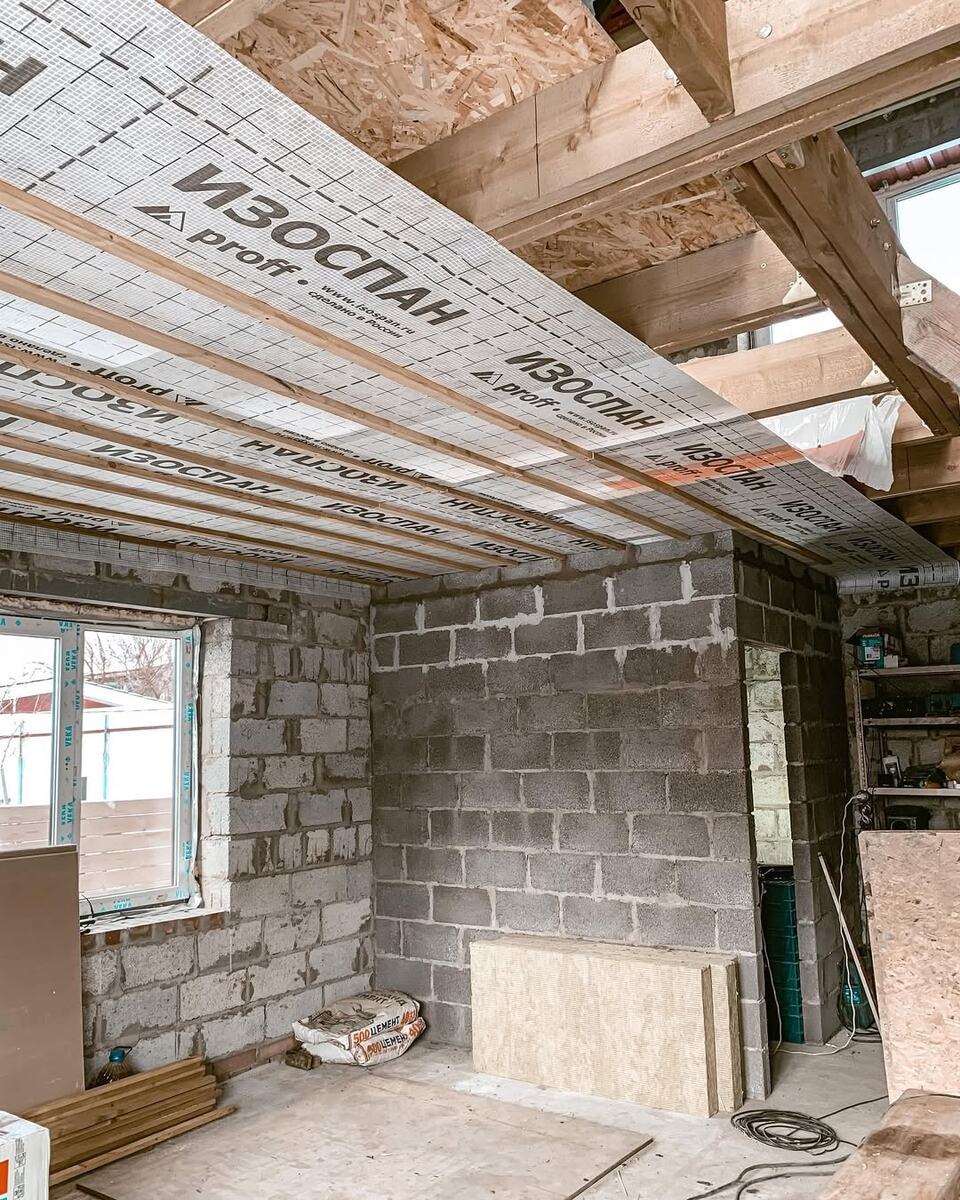 Закрепил пароизоляцию