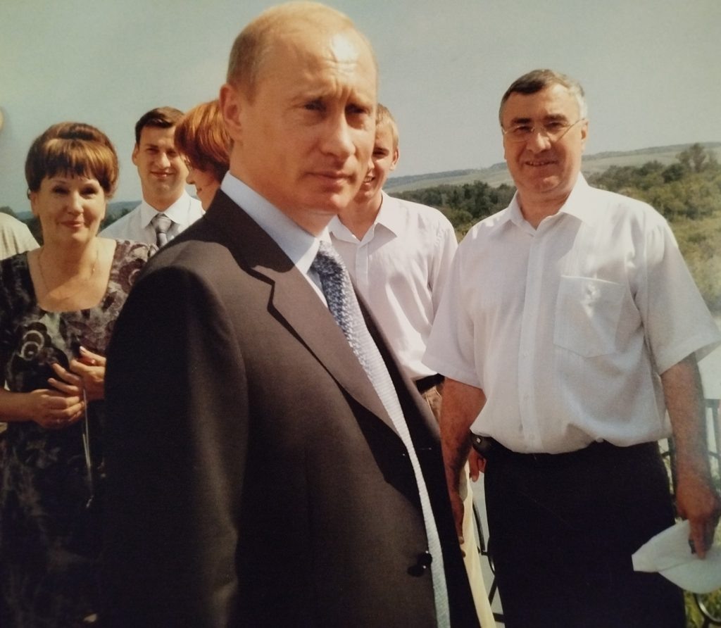      Во время встречи Президента Российской Федерации В. В. Путина на Донской земле в 2005 году (справа от главы государства В. А. Колесников) Марина Кремлева