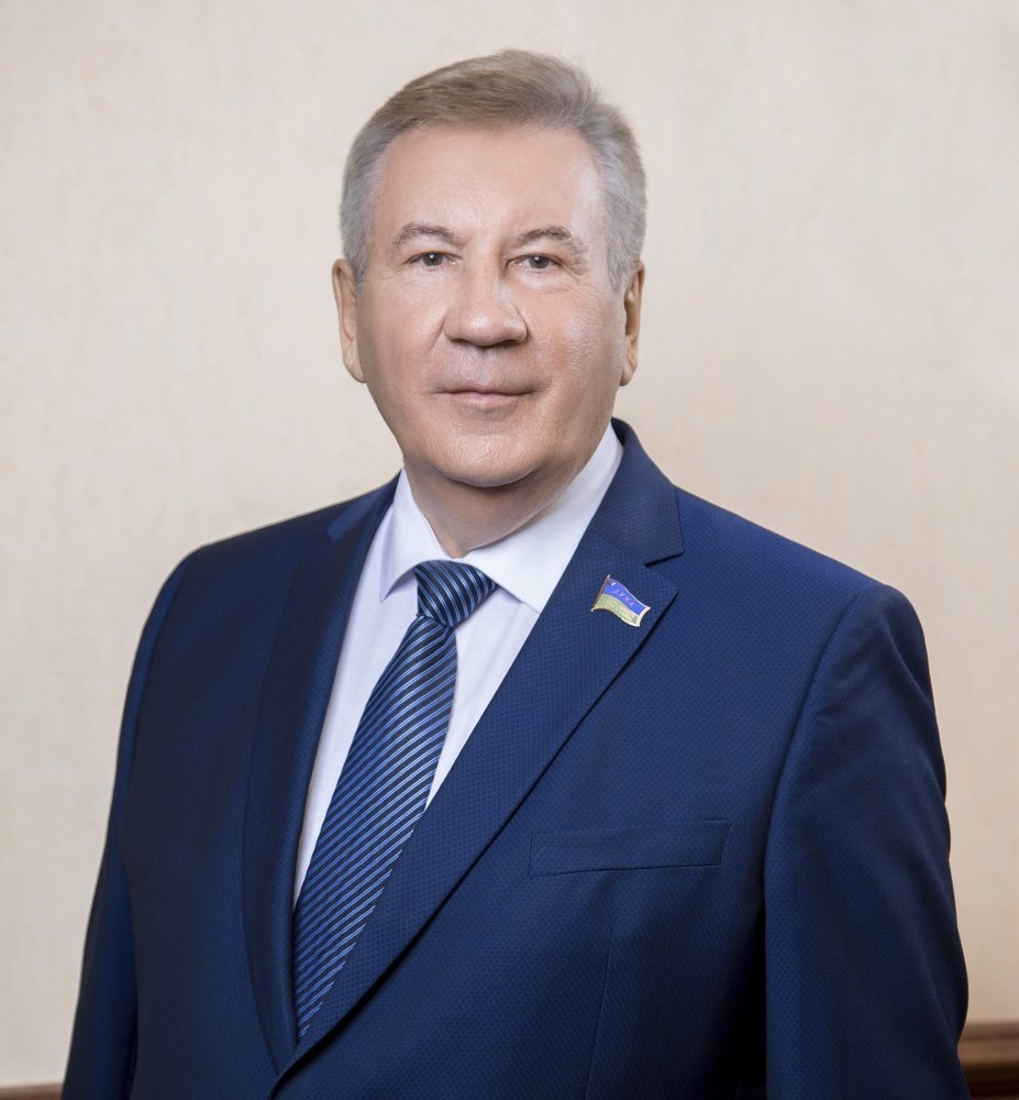    Председатель Думы Югры Борис Хохряков поздравил жителей региона с 80-летием Победы