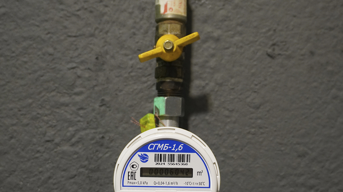 Прикрыть кран что бы много не уходило!