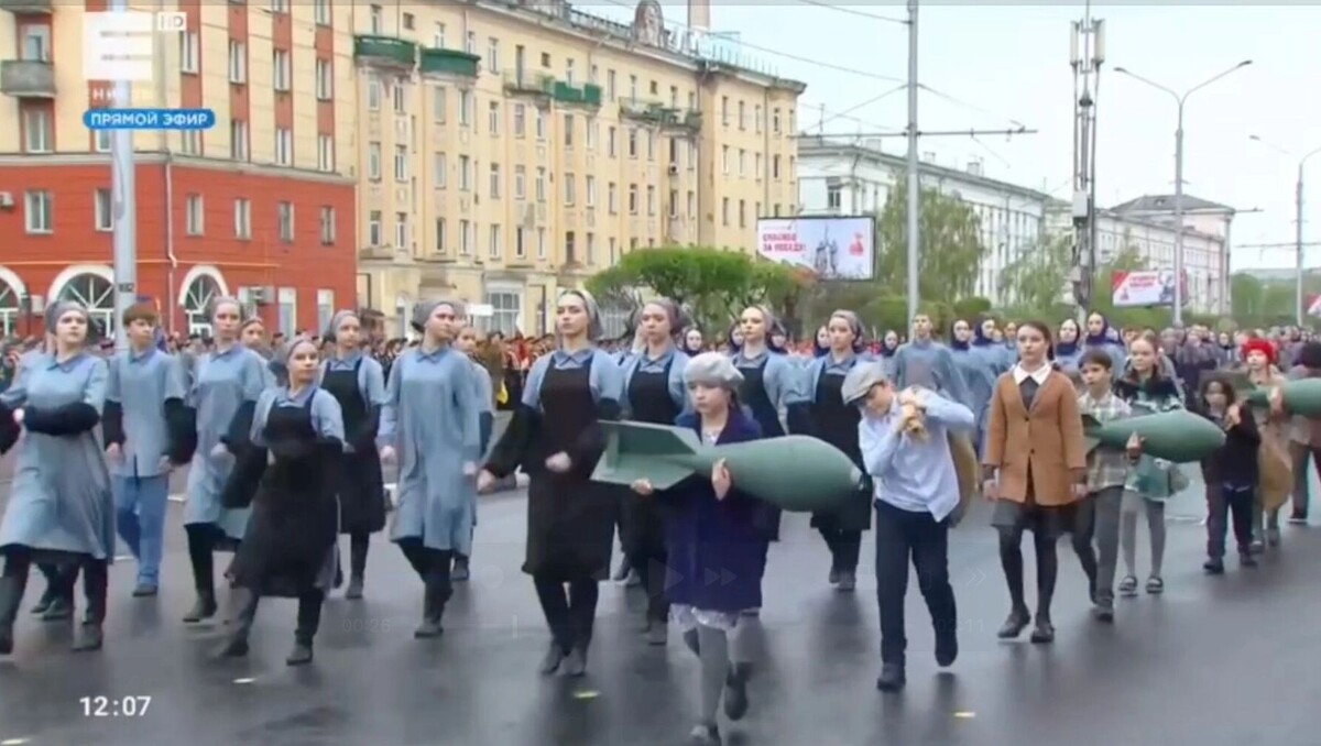     Источник: Трансляция парада, «Енисей»