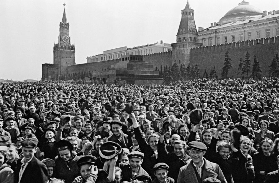    Москва. Красная площадь 9 мая 1945 года / Источник: © Анатолий Гаранин/РИА Новости