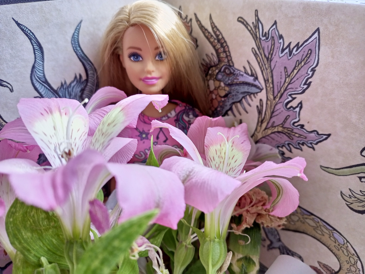 Барби и цветочки. 
