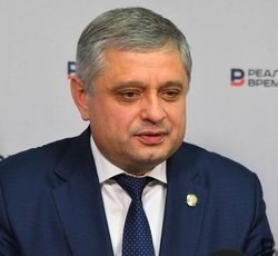 — Мой дед Шадриков Александр Иванович родился в 1923 году в селе Алешкин-Саплык Дрожжановского района республики. С первых дней войны вступил в ряды Красной армии, и его отправили учиться в офицерскую школу в Подмосковье. Когда враг уже наступал на Москву, он вместе со своей воинской частью вышел на защиту города — это была оборона Волоколамского шоссе осенью 1941 года, когда панфиловцы совершили свой подвиг, — рассказывает министр экологии и природных ресурсов РТ Александр Шадриков.