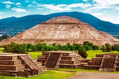 Пирамида Солнца — одно из самых монументальных сооружений доколумбовой Америки