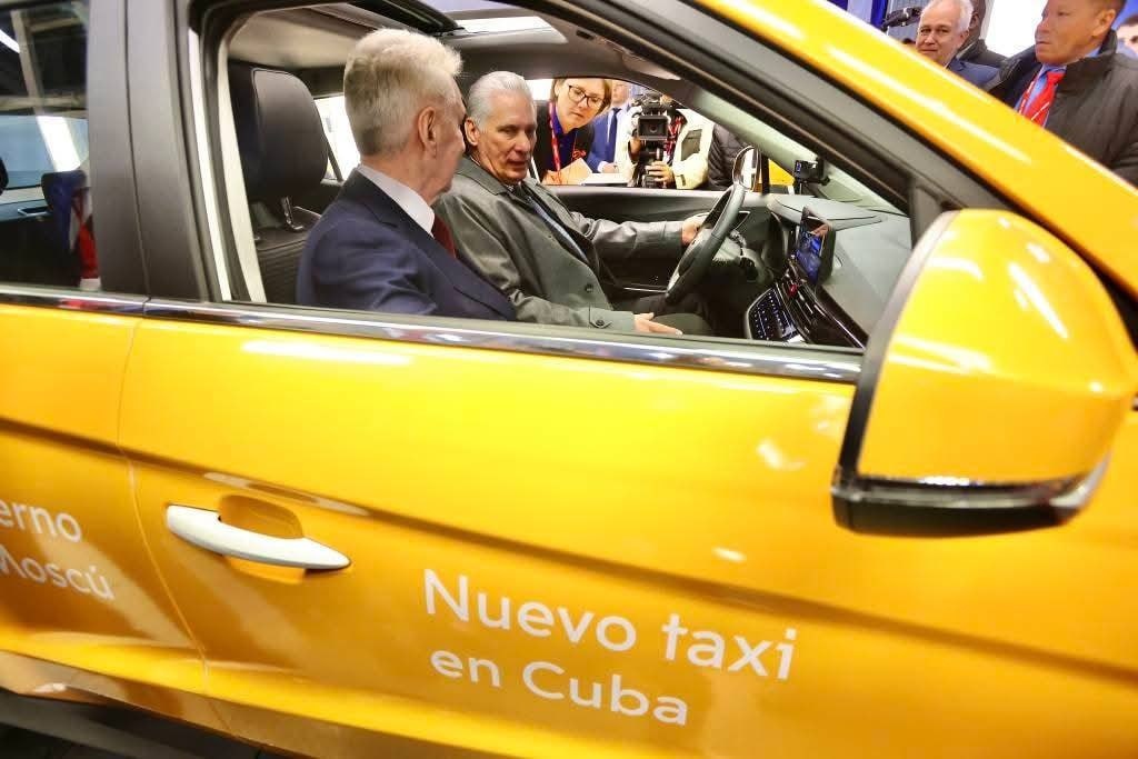 Nuevo taxi en Cuba (Новое такси на Кубе). Фото «Москвич»  📷
