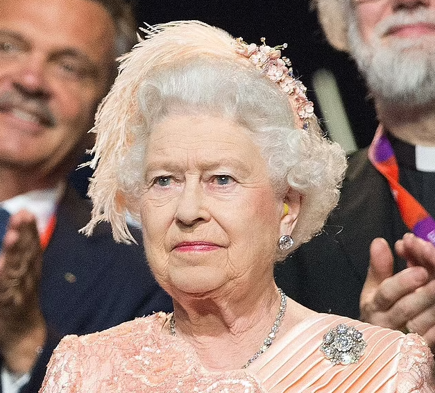 Как на самом деле отреагировала королева Елизавета, когда её попросили «выпрыгнуть из вертолёта» на Олимпийских играх в Лондоне?