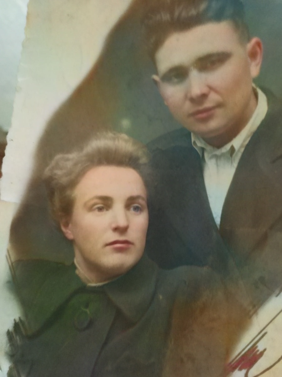 Мои родители, встретились после окончания ВОВ, родили нас, четверых детей