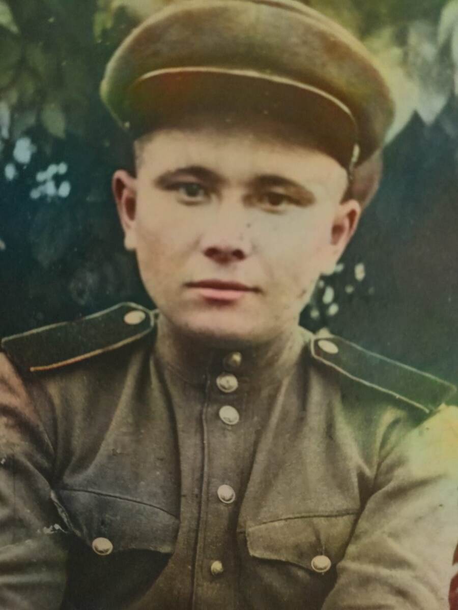 Иванов Алексей Федотович 1919-1978 г.г., мой отец. Прослужил в действующей Советской армии 9 лет, закончил войну на Дальнем Востоке!