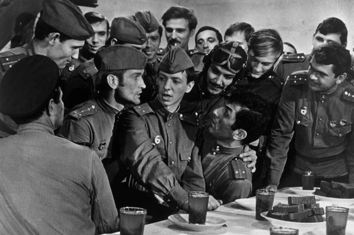    Кадр из художественного фильма «В бой идут одни «старики».