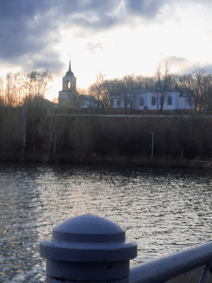 Фото на так себе телефон, но звонки с фотоаппарата-ещё хуже