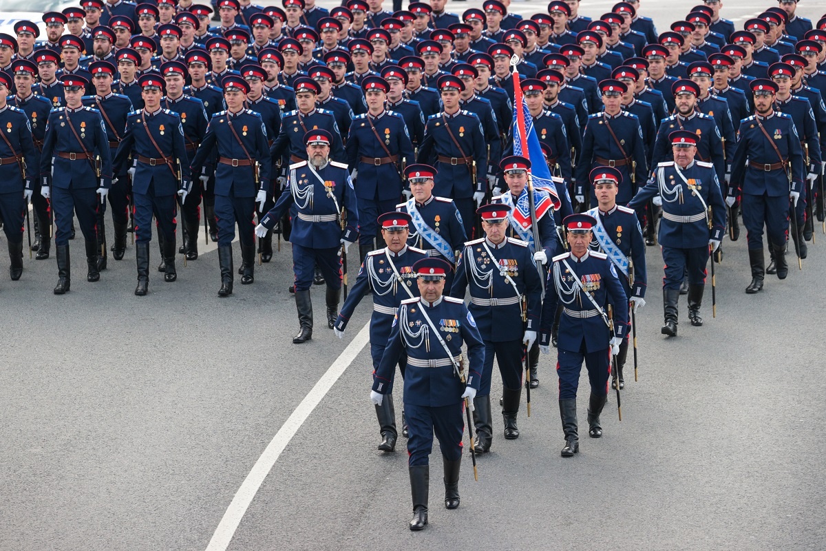   Парадные расчеты проследуют от Манежной площади по Красной площади до храма Василия Блаженного