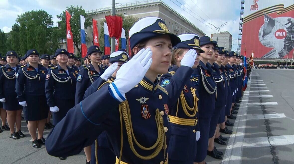     Источник: На Театральной площади начался парад Победы в Ростове-на-Дону