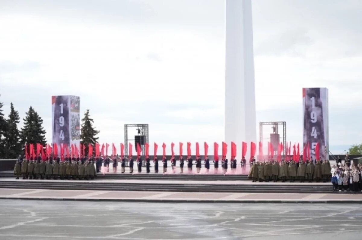    На площади 30-летия Победы в Ульяновске прошёл митинг-реквием