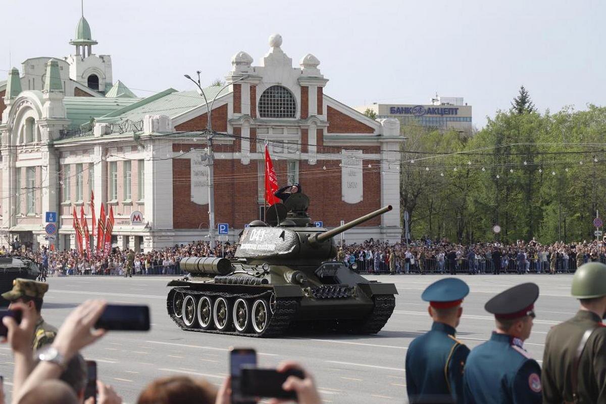 На площади имени Ленина прошел парад.  Фото: Фото предоставлено пресс-службой Заксобрания